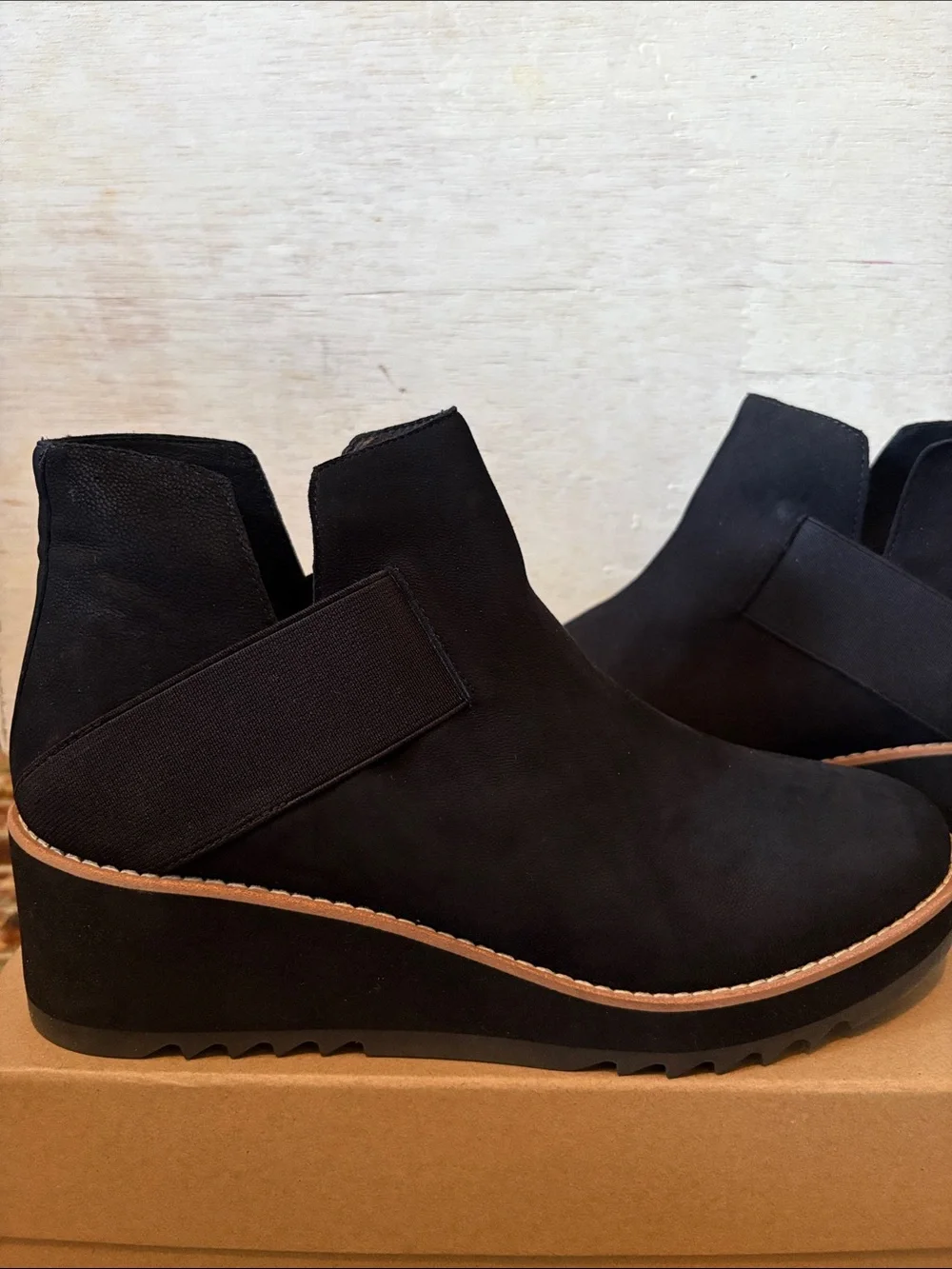 EILEEN FISHER BLACK SUEDE ROUND TOE WEDGE PULL ON BOOTS SZ 9.5